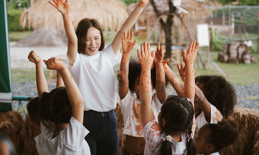 Volunteer Painting with Children